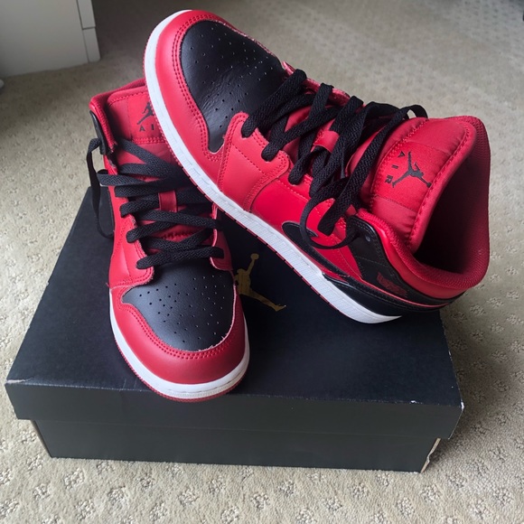 Nike Other - Nike Air Jordan 1 Mid (GS), Blk&Rd